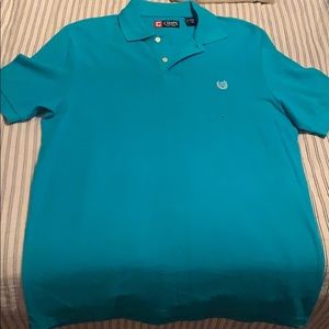 CHAPS BLUE POLO SHORT SLEEVE SHIRT. SIZE M.